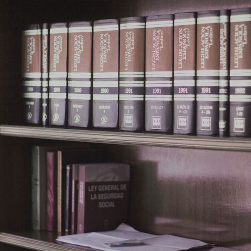 Fountain pen above a document labeled Notary Public